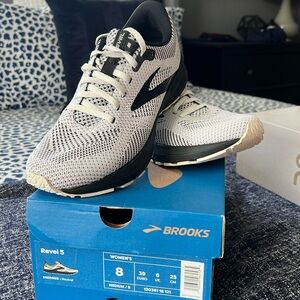 Brooks Revel 5 sneaker